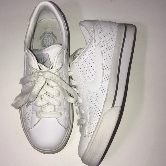 Nike Shoes - Nike sneaker